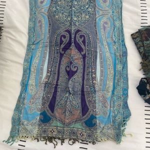 Lot of 4 scarves/shawls